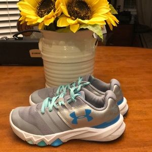 Girls size 2 Under Armour tennis shoes